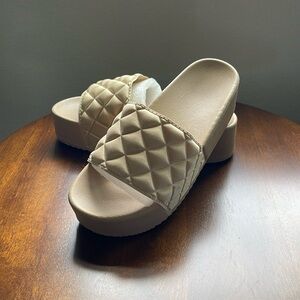 New without tags super cute wedge sandals.